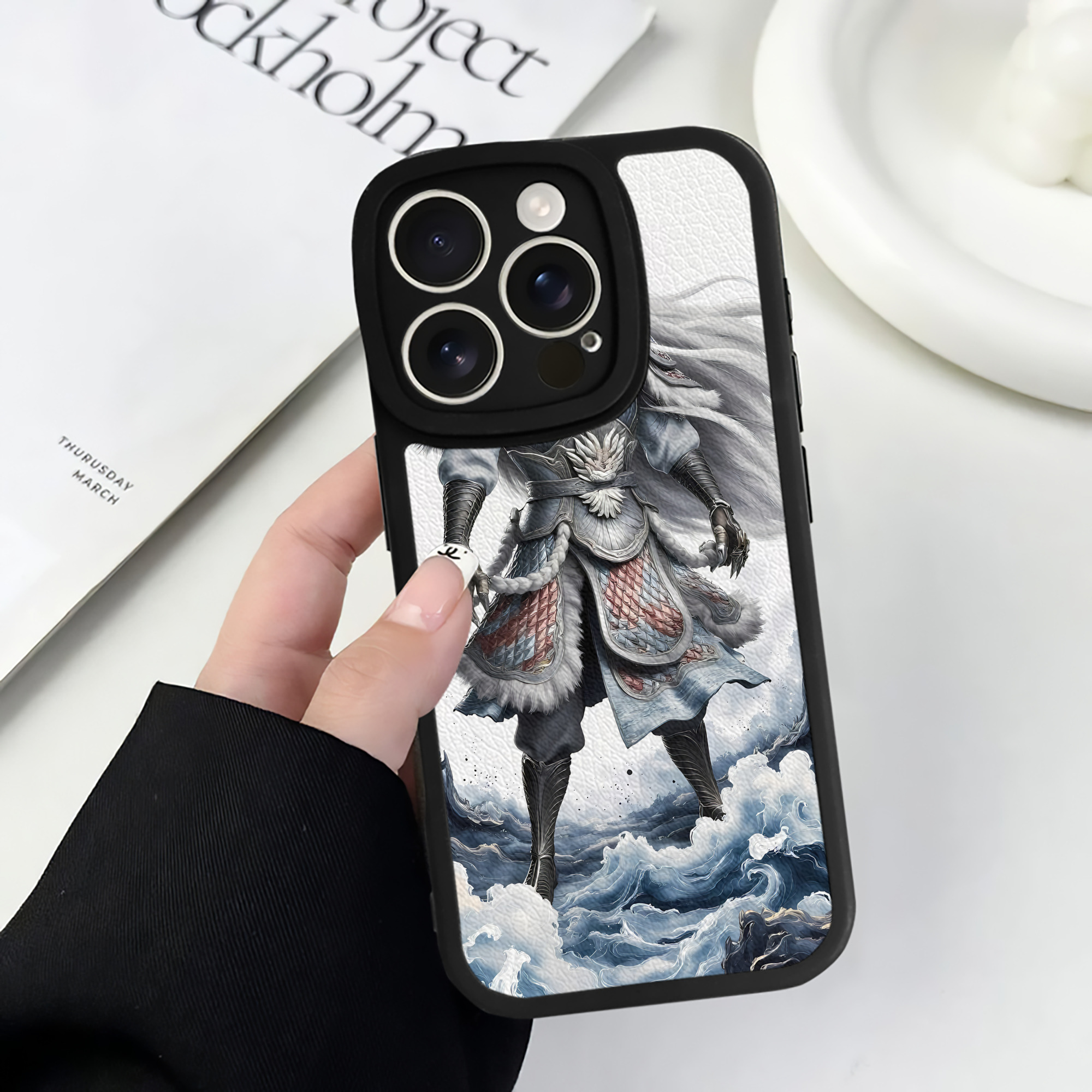 （画像用） Ne Zha 2 ナタ 魔童の大暴れ 【iPhone 16シリーズ対応】シリコンスマホケース（レザー調） 材質：シリコン